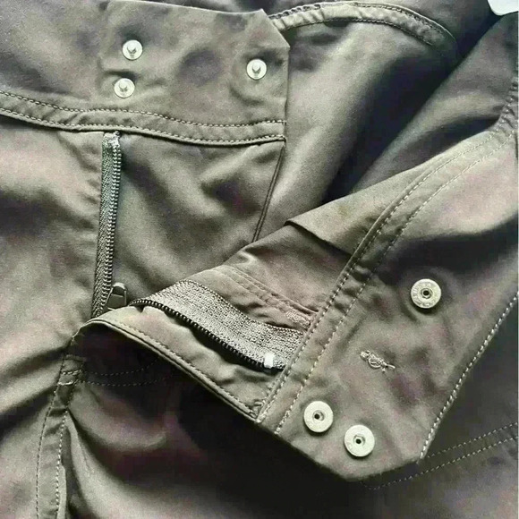 Arc'Teryx size 8 snap and zip  close shorts - Picture 2 of 15